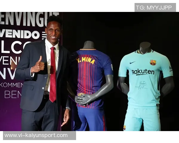 罗马诺与菲米亲密合影赞其场上表现与场下魅力并存