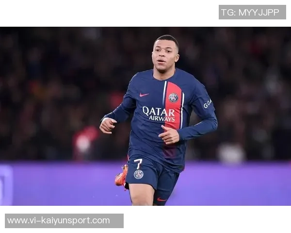 绝平巴黎伊桑与姆巴佩庆祝合影展现兄弟情深与奋斗历程