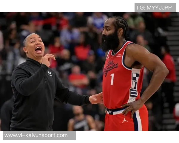 比尔臀部伤势持续缺阵小卡缺席哈登独自承担重任 比尔臀部伤势持续缺阵小卡缺席哈登独自承担重任